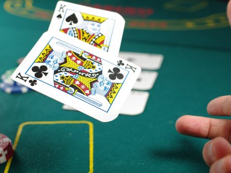 Discuss the payment methods that the online casino site supports