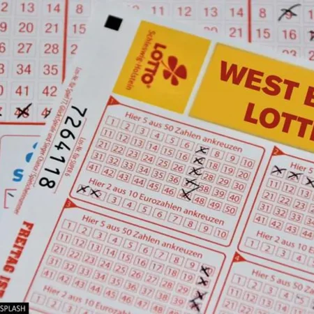 How to manage your money when playing the online lottery?